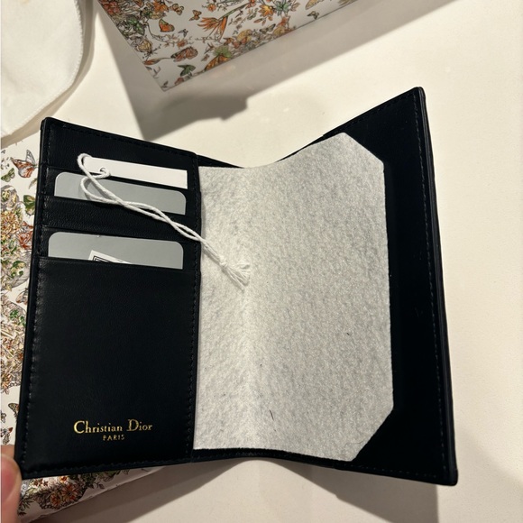 Authentic Dior passport holder- brand new - Picture 5 of 6